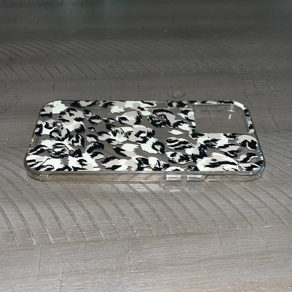 Carson & Quinn Iphone 12 Pro Max case - Picture 2 of 2